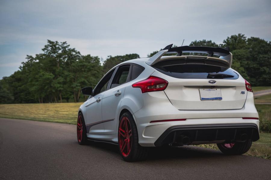  Ford Focus RS by Roush 2018 года  (фото 2 из 8)